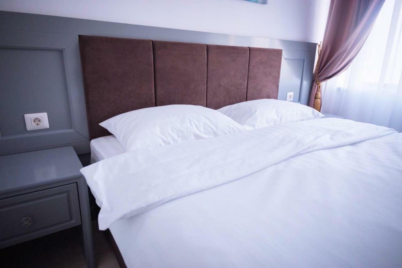 Hotel Glaris Tirgu Frumos المظهر الخارجي الصورة